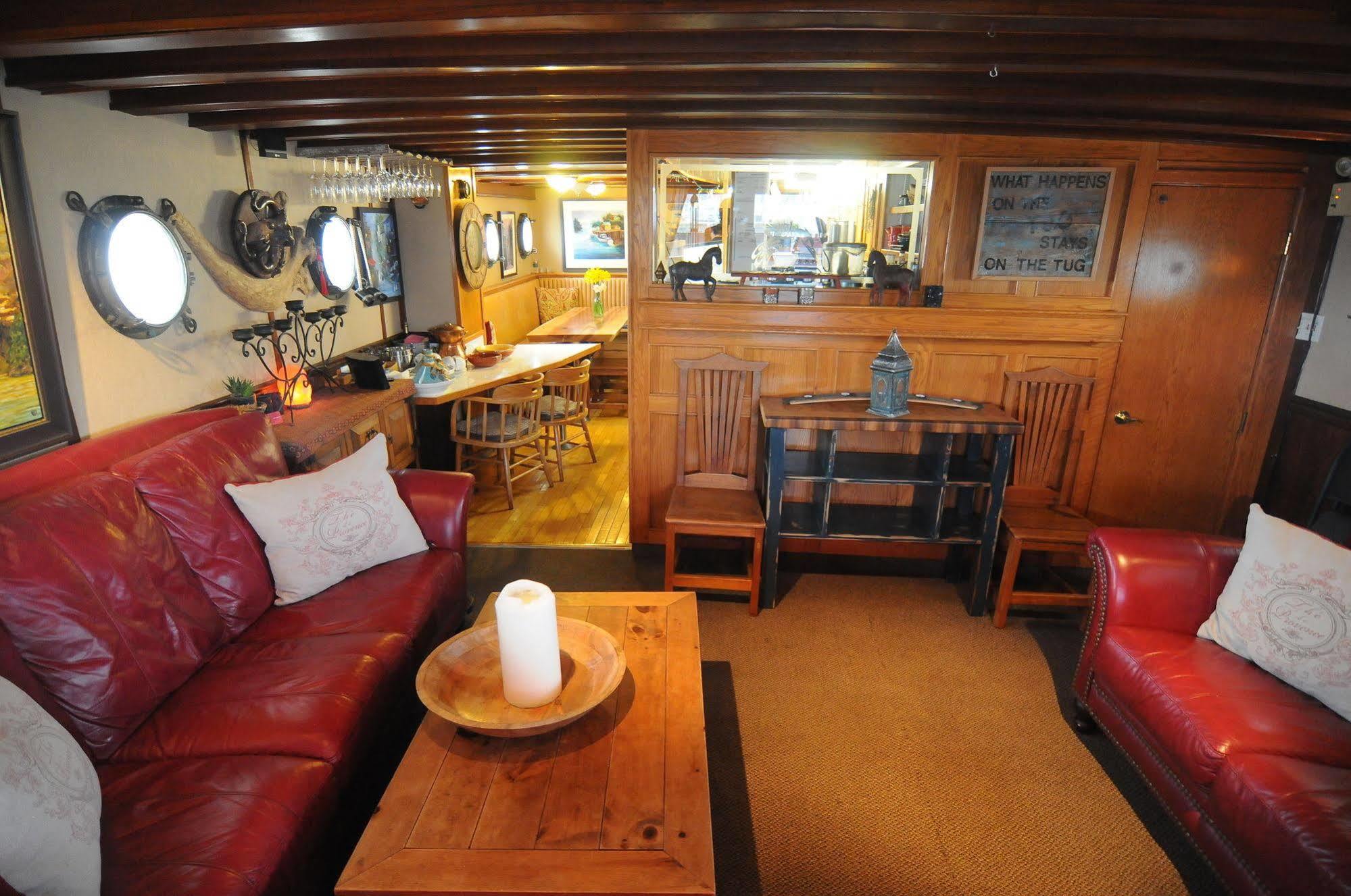 Swept Away Inn Port Alberni Buitenkant foto