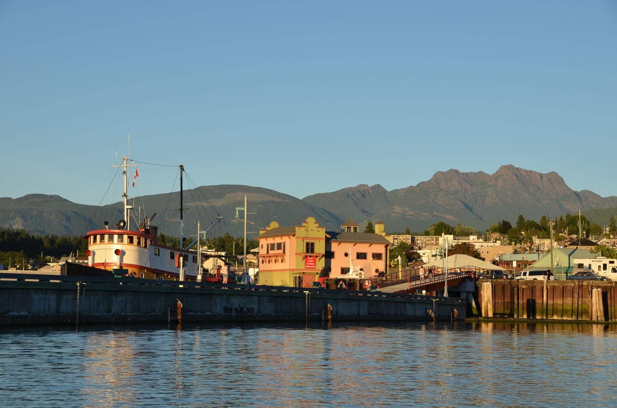 Swept Away Inn Port Alberni Buitenkant foto